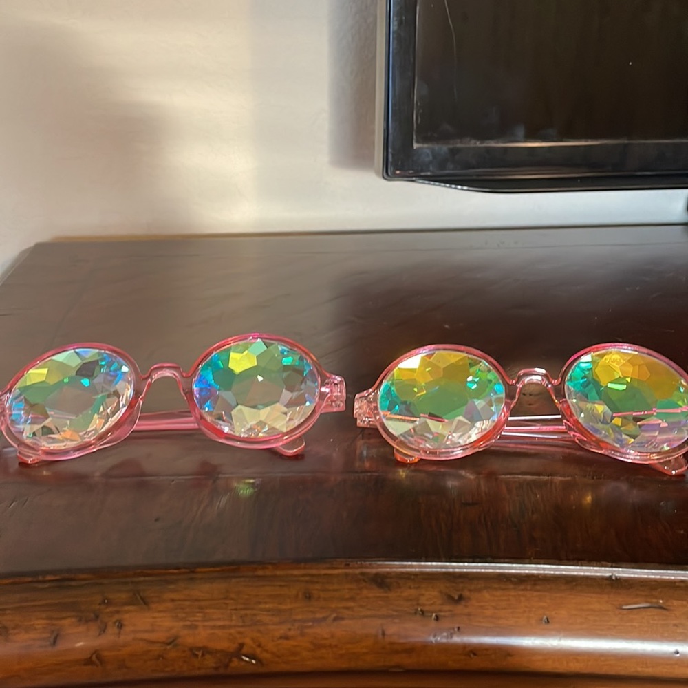 Pink rim diffraction glasses - Picture 2 of 2